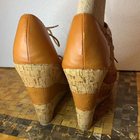 Dots chesnut and cork peep toe wedges. Size 7. - Picture 5 of 7